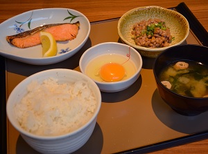 A set lunch of broiled fish, boiled rice, miso soup, pickles