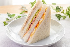 Sandwiches of tuna, ham and egg