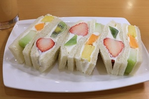 Fruits sandwich