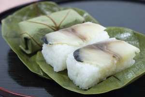 Oshi-zushi wrapped with persimmon leaves