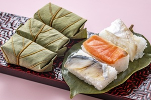 Oshi-zushi wrapped with persimmon leaves