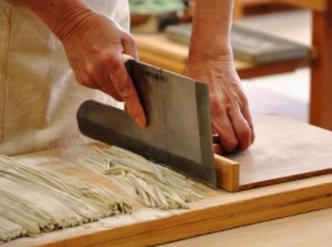 Making Soba noodle