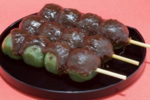 Yomogi (Mugwort) Dango with An