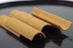 Sweet senbei 'Yatsuhashi' in Kyoto