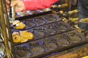 Making Taiyaki