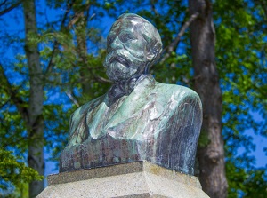 Statue of Dr.Clark
