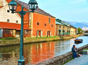 Otaru Canal and a gaslight