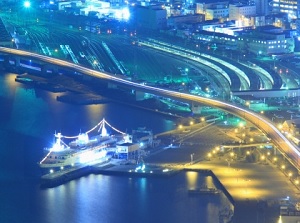 Mashu-maru and Hakodate station in the evening