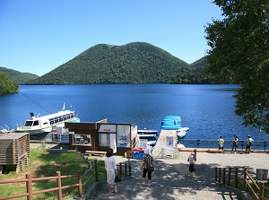 Lake Shikaribetsu in summer