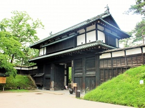 Entrance gate of Hirosaki Castle