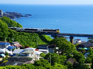 JR Gono Line near the Sea of Japan