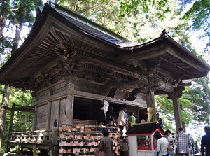 Benkeido near Tsukimi-zaka in Chusonji