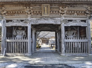 Nio statues in main gate of Jokenji
