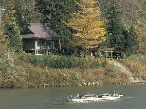 Sen-nindo by the river
