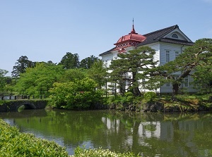 Taihokan by the moat