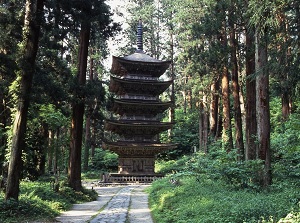Five-story pagoda on the approach
