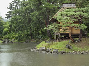 Pond and cottage in Oyakuen
