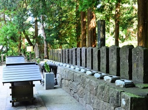 19 gravestones of Byakkotai