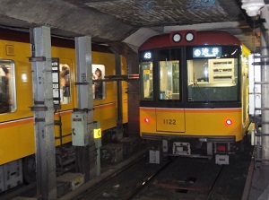 Train of Ginza Line