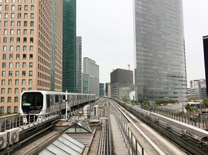 Yurikamome running around Shiodome