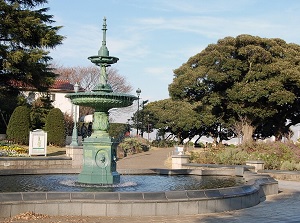 A fountain in Harbor View Park