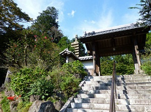 Main gate of Kakuonji