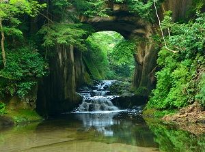 Nomizo Falls and Cave of tortoise rock