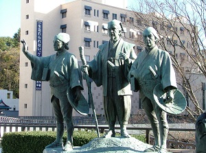 Statues of traveling Mito-Komon and retainers