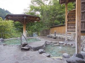 A public open-air bath in Shima onsen