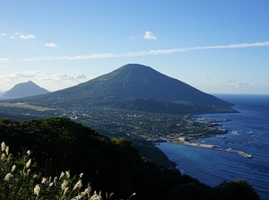 Hachijo-fuji, Sokodo port and far Hachijo-kojima