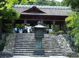 Worshippers in Kuonji