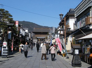 Approach to Zenkoji