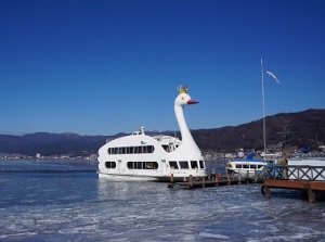 Pleasure boat in Lake Suwa