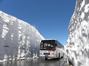 Norikura Echo Line in late April