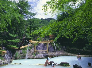 Outdoor bath in Shirahone Onsen