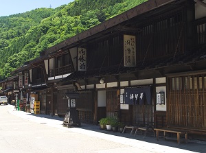 Old inn in Narai