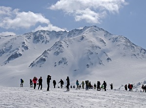 Murodo-daira in April