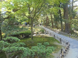 Walking trail in Kenrokuen
