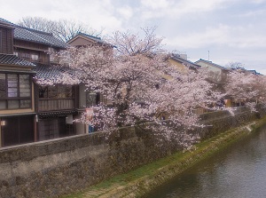 Kazuemachi-Chayagai by Asano River