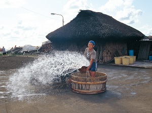 Sprinkling sea water in Suzu Salt Farm