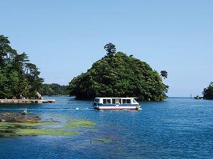 Pleasure boat in Tsukumo Bay