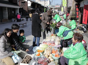 Morning market in Shichiken Street