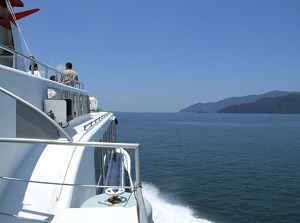 Pleasure boat to Sotomo