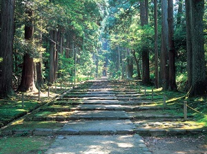 Approach to Heisenji Hakusan Shrine