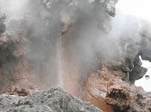 Spouting hot spring of Ooyu-Kanketsusen