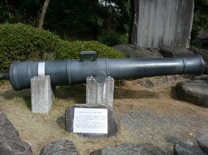Displaying created cannon in Nirayama Reverberatory Furnaces