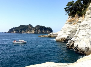 Pleasure boat near Tensodo