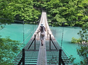 Narrow way of Yume-no-Tsuribashi