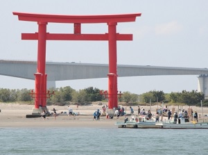 Red Torii neat Bentenjima