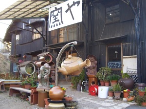 A shop in Yakimono Sanpomichi